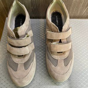 Stonefly Sneakers / Beige with Gold Details / never worn / EU 39 / Excellent